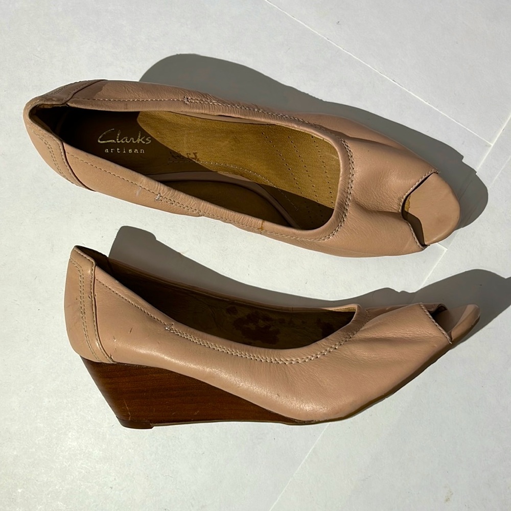 Clarks Artisan classic nude peep toe heels pumps sz 10 new w/ defects shoes